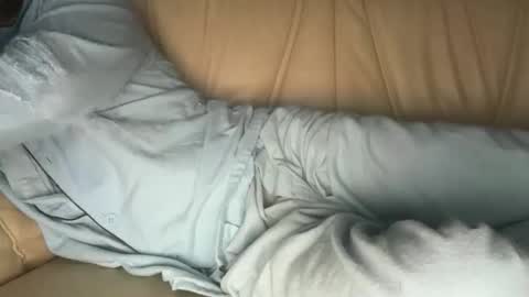 Snapshot of lovecoquin chatting on 10-15-25, 08:20 lovecoquin online show from 10-15-25, 08:20