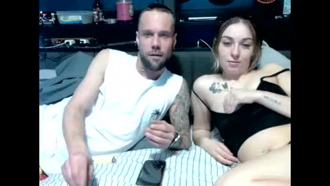 Snapshot of lovecoupleqc chatting on 02-21-26, 08:48 lovecoupleqc online show from 02-21-26, 08:48