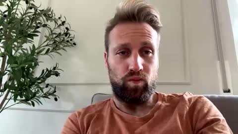 lovefuesse online show from 11-18-25, 08:30