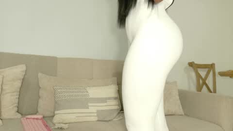 Snapshot of loveit_hermione chatting on 05-29-26, 02:20 Val online show from 05-29-26, 02:20