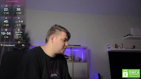 Snapshot of lovelly_mooncouple chatting on 12-28-24, 09:20 Mileena and Oliver online show from 12-28-24, 09:20