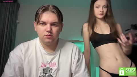 Snapshot of lovelly_mooncouple chatting on 01-27-25, 09:13 Mileena and Oliver online show from 01-27-25, 09:13