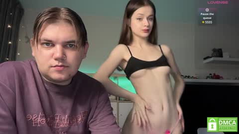 Snapshot of lovelly_mooncouple chatting on 02-01-25, 09:43 Mileena and Oliver online show from 02-01-25, 09:43