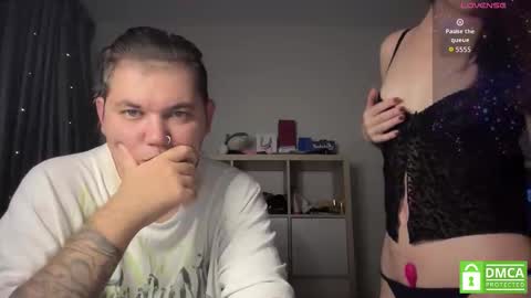 Snapshot of lovelly_mooncouple chatting on 10-14-25, 10:21 Mileena and Oliver online show from 10-14-25, 10:21