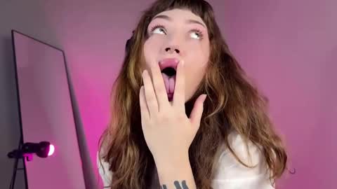 Elsa online show from 02-28-25, 02:53