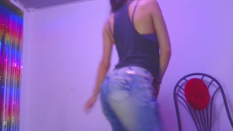 Snapshot of lovely_akira_xwx chatting on 12-03-24, 05:09 Tami online show from 12-03-24, 05:09