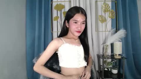 Snapshot of lovely_bellax chatting on 05-18-26, 04:07 BELLA online show from 05-18-26, 04:07
