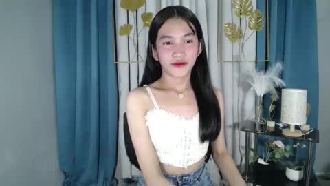 Snapshot of lovely_bellax chatting on 05-19-26, 12:38 BELLA online show from 05-19-26, 12:38
