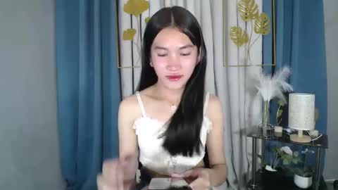 Snapshot of lovely_bellax chatting on 05-19-26, 01:56 BELLA online show from 05-19-26, 01:56