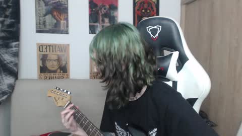 Snapshot of lovely_cass chatting on 01-12-25, 01:32 Cassie online show from 01-12-25, 01:32