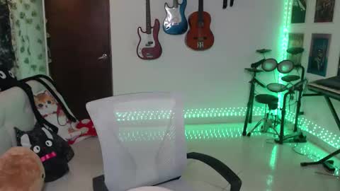 Snapshot of lovely_cass chatting on 10-26-25, 10:04 Cassie online show from 10-26-25, 10:04