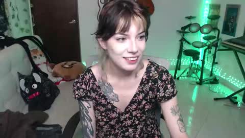 Snapshot of lovely_cass chatting on 10-28-25, 06:06 Cassie online show from 10-28-25, 06:06