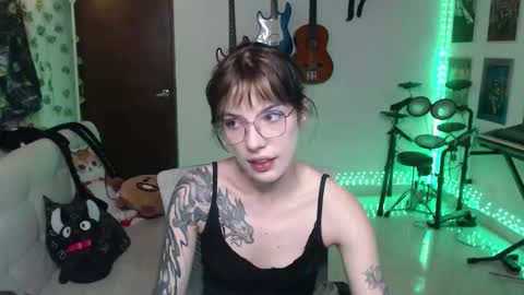 Snapshot of lovely_cass chatting on 10-29-25, 11:39 Cassie online show from 10-29-25, 11:39