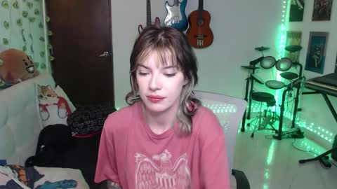 Snapshot of lovely_cass chatting on 11-18-25, 04:28 Cassie online show from 11-18-25, 04:28