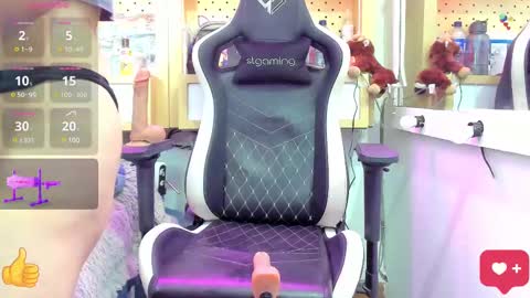 Snapshot of lovely_chloe19 chatting on 03-11-25, 10:29 Chloe online show from 03-11-25, 10:29