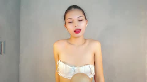 Snapshot of lovely_darlingx chatting on 06-11-26, 02:00 Precious . online show from 06-11-26, 02:00