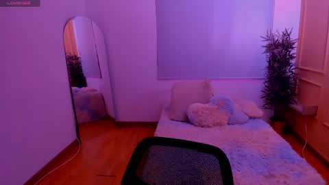 Snapshot of lovely_emma18 chatting on 06-02-26, 01:02 Emma online show from 06-02-26, 01:02
