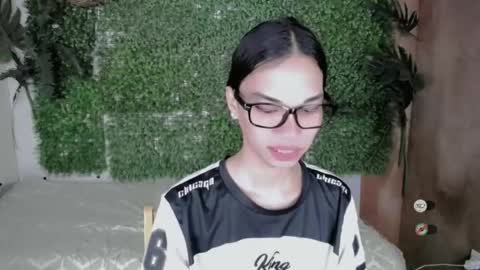 Snapshot of lovely_kimmyxx chatting on 06-19-26, 01:32 kimmy online show from 06-19-26, 01:32