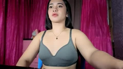 Snapshot of lovely_kurtny04 chatting on 12-16-25, 04:01 LOVE online show from 12-16-25, 04:01