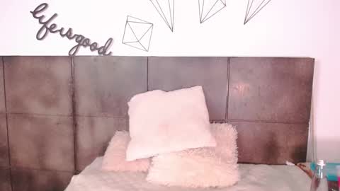 Hi guys online show from 11-06-25, 03:24