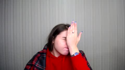 Snapshot of lovelyangel_xx chatting on 01-06-25, 12:24 lovelyangel_xx online show from 01-06-25, 12:24