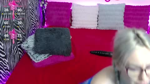 Snapshot of lovelybutterfly chatting on 01-31-25, 01:12    online show from 01-31-25, 01:12