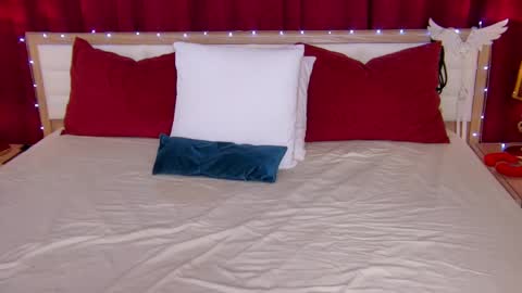 Snapshot of lovelycaroline_ chatting on 03-07-25, 04:24 Caroline online show from 03-07-25, 04:24
