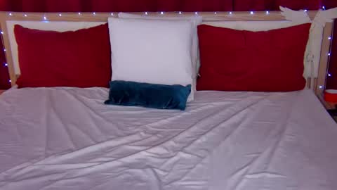Snapshot of lovelycaroline_ chatting on 09-28-25, 01:33 Caroline online show from 09-28-25, 01:33