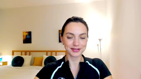 Mia online show from 12-06-24, 01:11