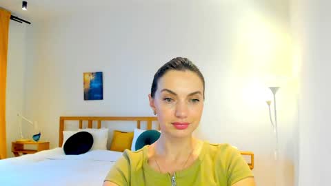 Mia online show from 12-10-24, 10:38