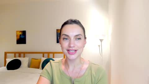 Mia online show from 12-10-24, 04:49
