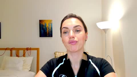Mia online show from 01-07-25, 01:14