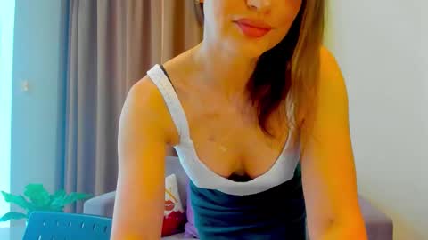 Mia online show from 09-10-25, 02:33