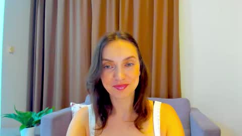 Mia online show from 09-24-25, 10:18
