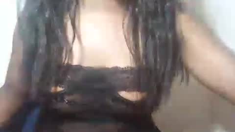 lovelylarra online show from 02-19-26, 07:04