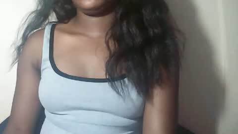 lovelylarra online show from 03-25-26, 07:58