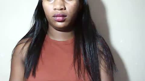 lovelylarra online show from 04-18-26, 08:07