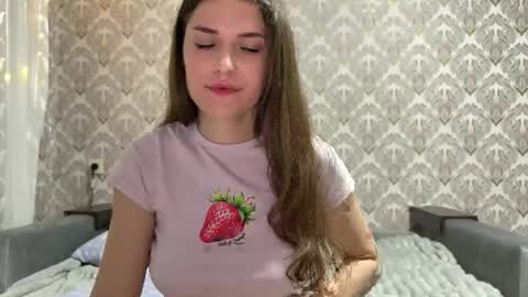 Snapshot of lovelymia_0 chatting on 05-20-26, 06:58 Mia online show from 05-20-26, 06:58