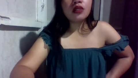 Snapshot of lovelymocha27 chatting on 11-18-25, 06:12 lovelymocha27s online show from 11-18-25, 06:12