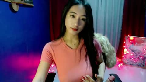 Snapshot of lovelypetite143 chatting on 05-25-26, 03:29 lovelypetite143 online show from 05-25-26, 03:29