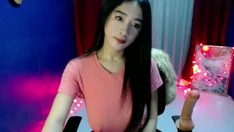 Snapshot of lovelypetite143 chatting on 05-27-26, 05:04 lovelypetite143 online show from 05-27-26, 05:04