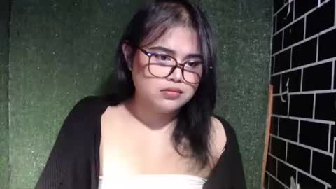 Snapshot of lovelypinaychubsx chatting on 09-28-25, 07:08 lovely online show from 09-28-25, 07:08
