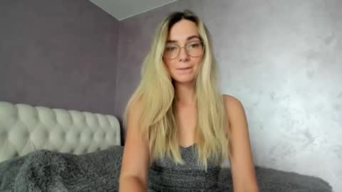 Snapshot of lovelyrose135 chatting on 10-11-25, 11:20 Lovely Rose online show from 10-11-25, 11:20