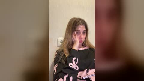 Snapshot of lovelysilk_63 chatting on 12-19-25, 02:02 ELA online show from 12-19-25, 02:02