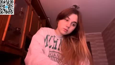 Snapshot of lovelysilk_63 chatting on 03-18-26, 06:49 ELA online show from 03-18-26, 06:49