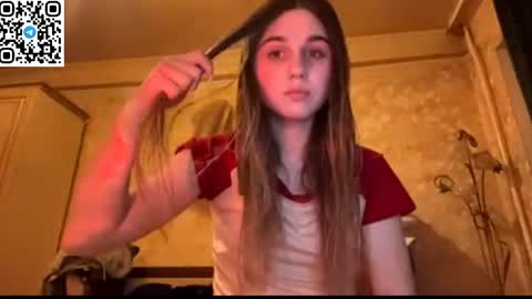 Snapshot of lovelysilk_63 chatting on 04-03-26, 06:28 ELA online show from 04-03-26, 06:28