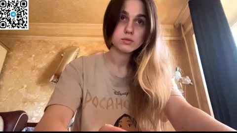 Snapshot of lovelysilk_63 chatting on 04-05-26, 08:11 ELA online show from 04-05-26, 08:11