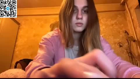 Snapshot of lovelysilk_63 chatting on 04-10-26, 06:12 ELA online show from 04-10-26, 06:12