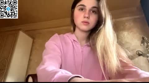 Snapshot of lovelysilk_63 chatting on 04-12-26, 06:29 ELA online show from 04-12-26, 06:29