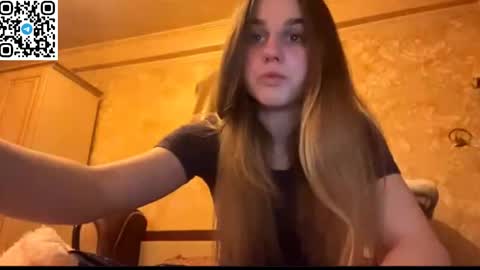 Snapshot of lovelysilk_63 chatting on 04-18-26, 06:56 ELA online show from 04-18-26, 06:56